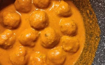 albondigas de garbanzos en salsa de chile